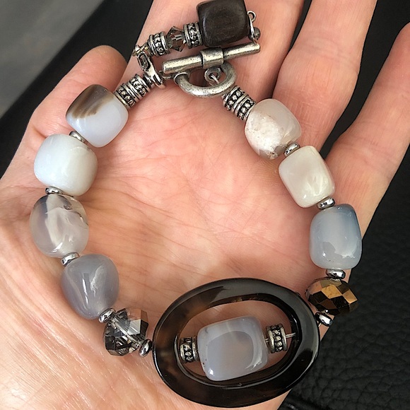 The Kamagoong Agate Bracelet - Picture 2 of 4